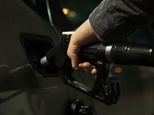 Бензиностанциите вече "изядоха" намалението от 25 ст. на литър гориво