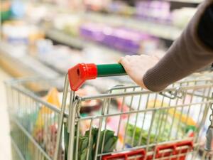 Цените на храните в Румъния паднаха наполовина след ограниченията за търговските надбавки