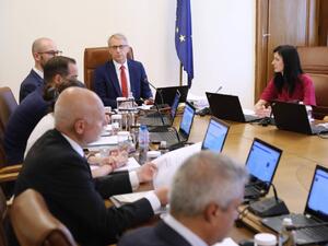 Депутатите обсъждат втория вот на недоверие срещу кабинета "Денков"