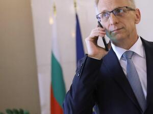 Премиерът Денков: Новият външен дълг е заложен в гласувания бюджет