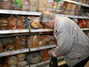 Цените на зърното се понижават рязко за година, но хлябът и месото продължават да поскъпват