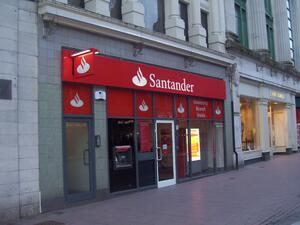 Banco Santander изкупува други две испански финансови институции