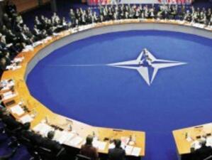 Франция: НАТО не прави достатъчно в Либия
