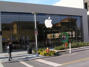 Apple прекрати договор със свой китайски партньор