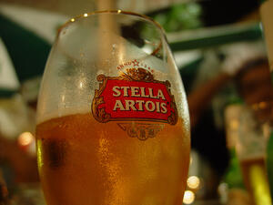 САЩ против сливане между Stella Artois и Corona