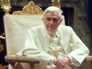 Папа Бенедикт XVI се оттегля поради старост