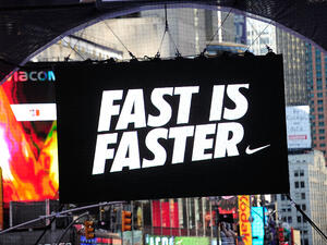 Nike върви уверено по пътя на победата