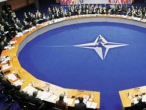 Лондон призовава НАТО да поеме командването на операцията в Либия