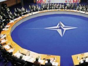 НАТО е уверена в успеха на оръжейното ембарго срещу Либия