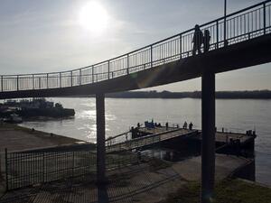 Дупка оставя Дунав мост затворен за два часа