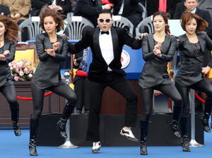 Новият хит на Psy вдигна акции до 6-месечен рекорд
