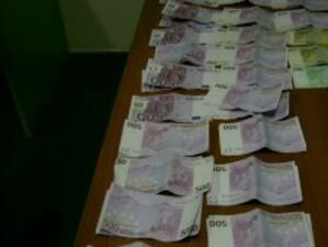 Иззеха 23 000 недекларирани евро на Калотина
