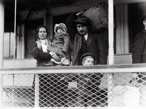 Исторически снимки на имигранти в САЩ от началото на 20-ти век