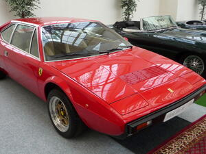 Размазано Ferrari - хит на изложение за съвременно изкуство