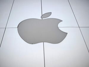 Apple задмина ZTE по продажби в Китай
