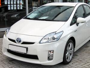 Toyota изтегля 1,9 млн. автомобила Prius заради софтуерен дефект