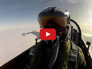 Страхотно видео селфи на пилот, който изстрелва бойна ракета (ВИДЕО)