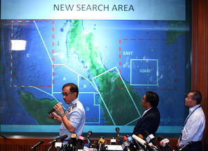 Съдбата на изчезналия малайзийски самолет ще е ясна до седмица