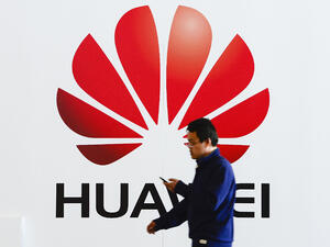 Продажбите на Huawei скочиха с 19%