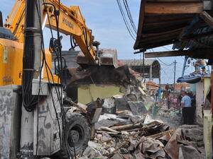Премахнати са 13 незаконни постройки в бургаско след потопа