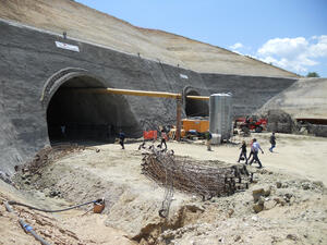 Срути се тунел на магистрала "Струма" 