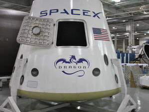 Boeing и SpaceX строят кораб на НАСА за превоз на астронавти