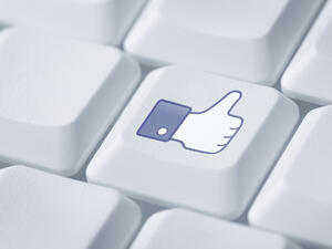 Рекламите във Facebook вече ще преследват потребителите