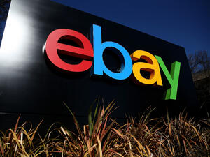 Силни продажби, но лек спад на приходите за eBay