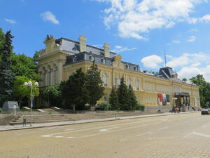 Затварят част от паркинга пред двореца в София
