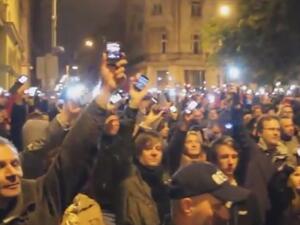 Хиляди унгарци на протест срещу интернет данъка (Видео)