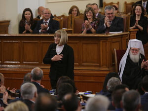 Избраха Цецка Цачева за председател на парламента