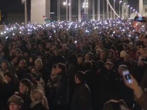 100 000 унгарци протестираха срещу „интернет данъка“ (Видео)