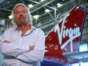 Virgin Galactic ще продължи проектите си за космически туризъм, заяви Ричард Брансън