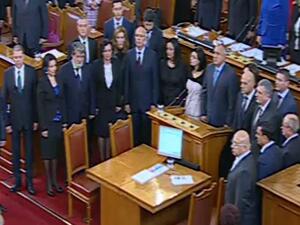Депутатите гласуваха новото правителство след 3-часови дебати