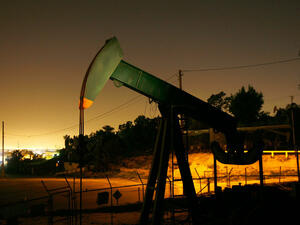 Лекият суров петрол падна под 45 долара за барел