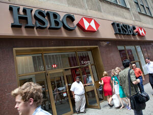 HSBC се кани да премести седалището си от Великобритания