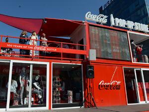 Coca-Cola Pop-Up Store събира феновете на марката в три града в страната
