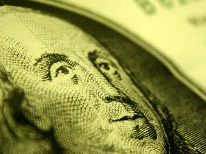 Доларът се изкачи до най-високата си стойност за последните 3 месеца