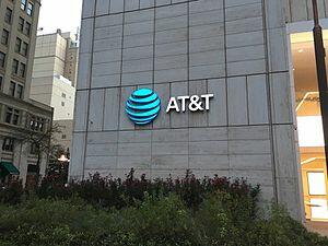 AT&T договори да купи Time Warner за над 80 млрд. долара
