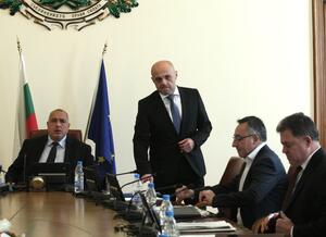 За едно заседание кабинетът в оставка похарчи 2.2 млрд. лв.