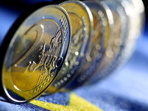Евробарометър: Близо три четвърти от жителите на еврозоната подкрепят еврото