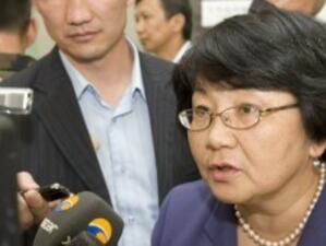 Одобриха Роза Отунбаева за преходен президент на Киргизстан