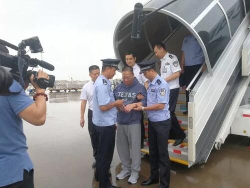 Китайски гражданин, обвинен за присвояването на 485 милиона долара от