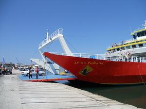 Стачка ще блокира морския транспорт на Гърция за 24 часа утре