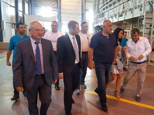 Бойко Борисов обеща държавата да помогне за ремонта на пътя до стъкларския завод в Търговище