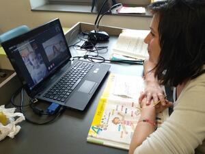 Започват да пишат оценки на учениците за научения онлайн материал
