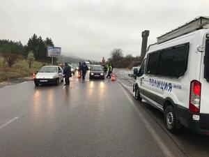 Отново засилен трафик по изходите на София, шофьори искат падане и на КПП-тата