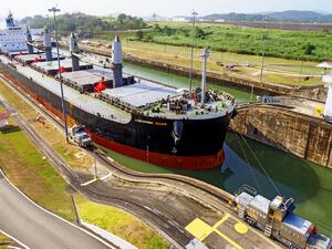 Панамският канал намалява пропусканите кораби заради недостиг на вода
