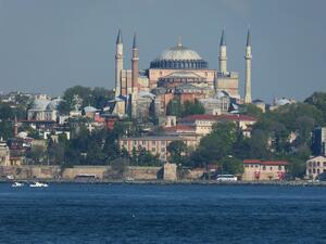 Достъпът на чужди туристи до църквата "Св. София" в Истанбул отново става платен