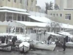 Високи вълни потопиха рибарски лодки в Балчик